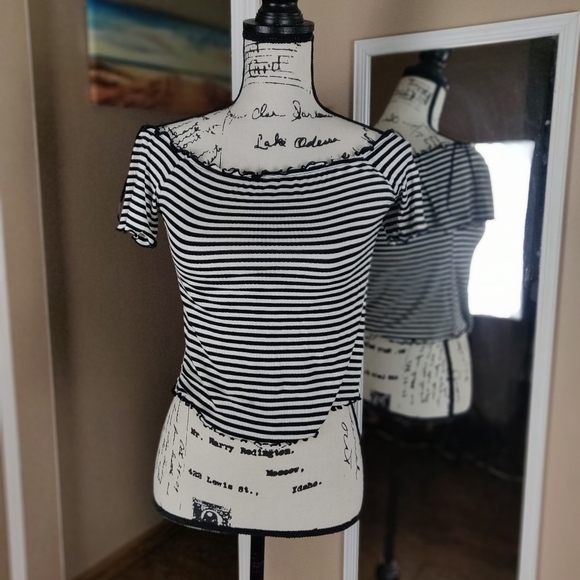 NWT FashioNova Medium Stripped Cropped Top Size M - Picture 4 of 4